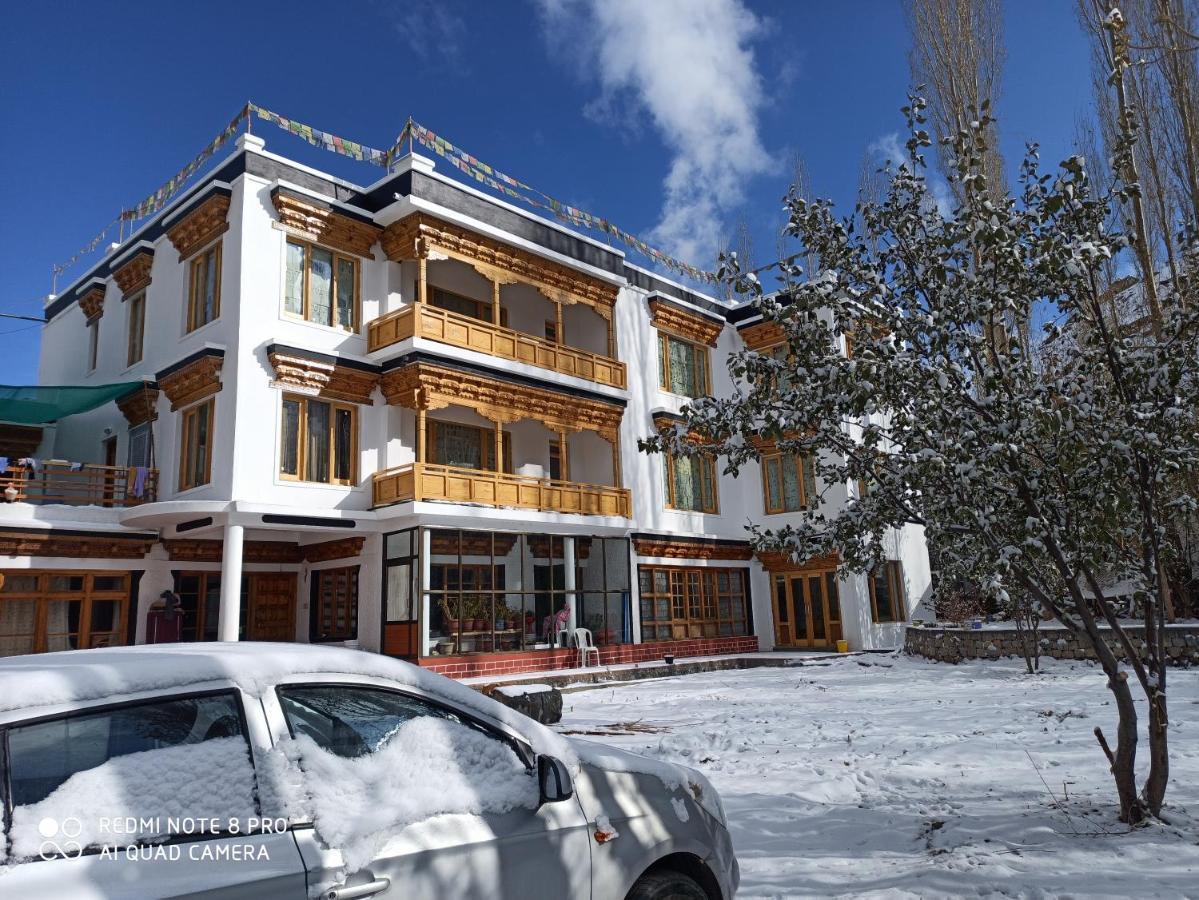 Hotel Rock Castle Residency à Leh Extérieur photo