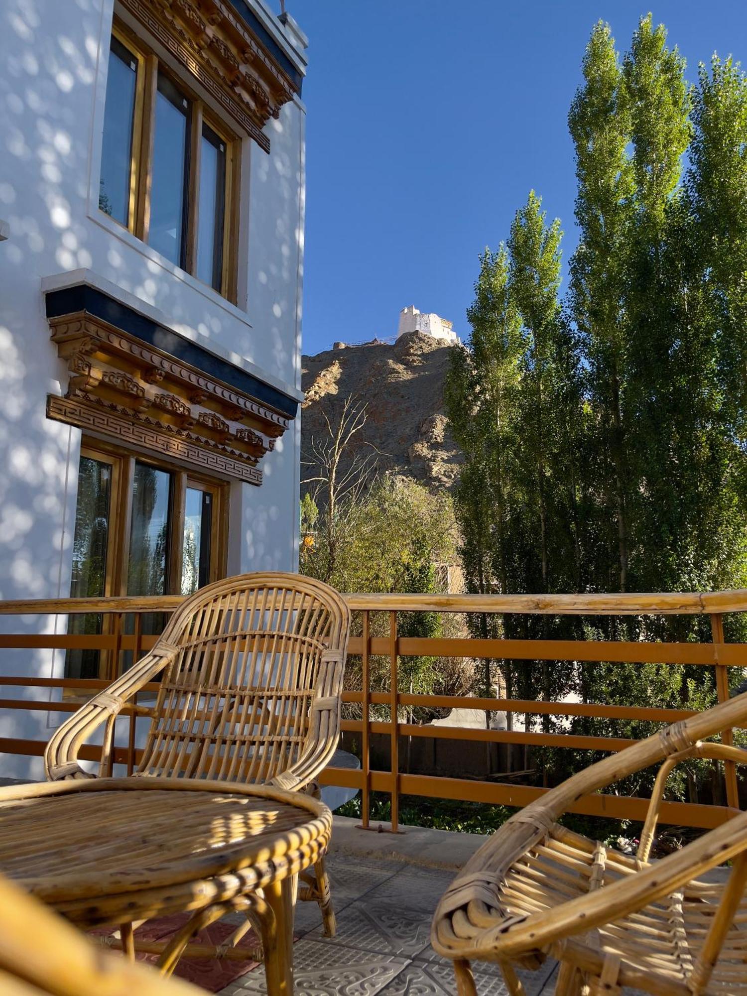 Hotel Rock Castle Residency à Leh Extérieur photo