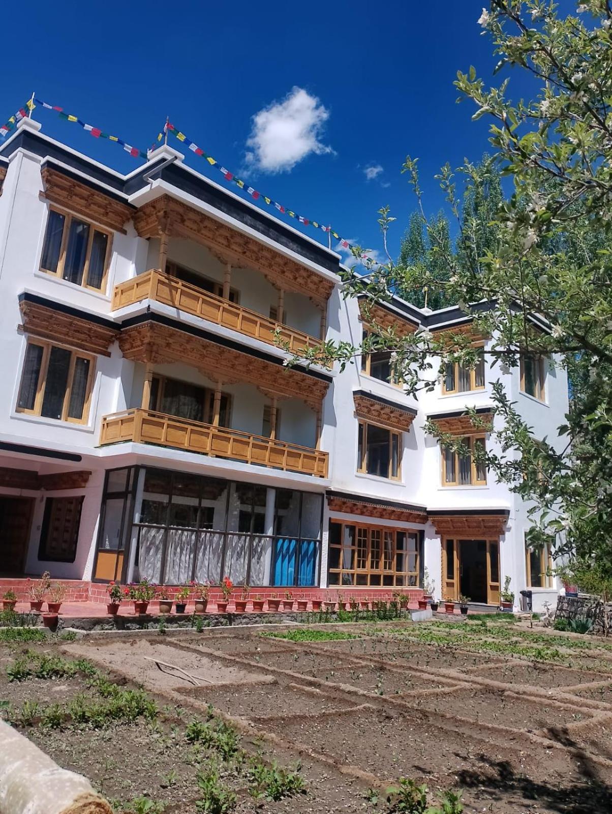 Hotel Rock Castle Residency à Leh Extérieur photo
